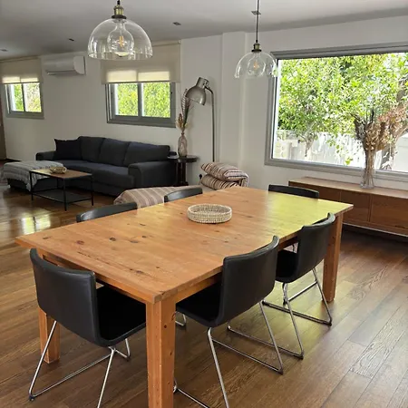 3 Bedroom Oceanfront Oasis For Memorable Vacations Holiday home *