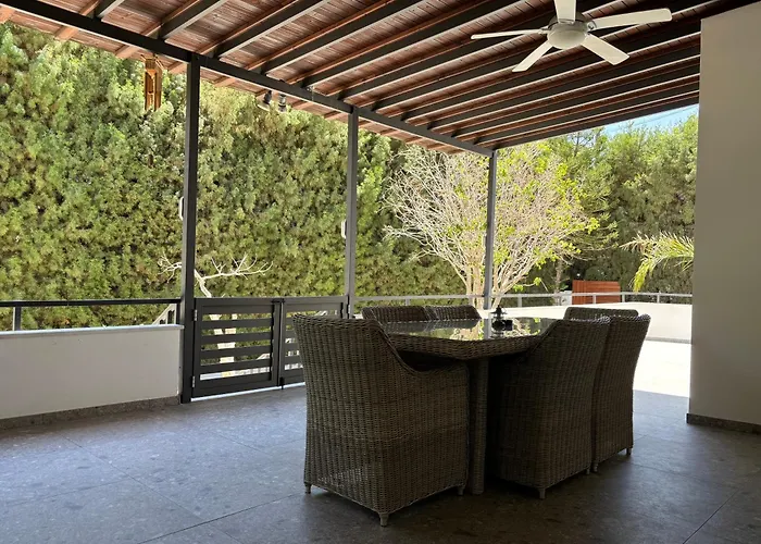 3 Bedroom Oceanfront Oasis For Memorable Vacations Prázdninový dům Voroklini