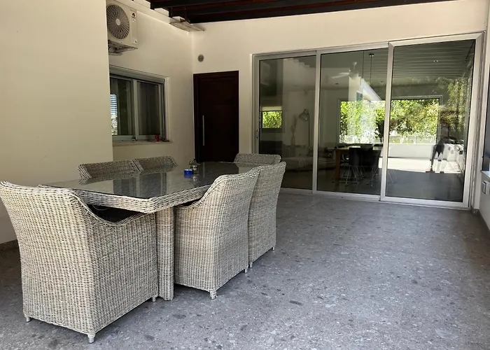 Prázdninový dům 3 Bedroom Oceanfront Oasis For Memorable Vacations Voroklini